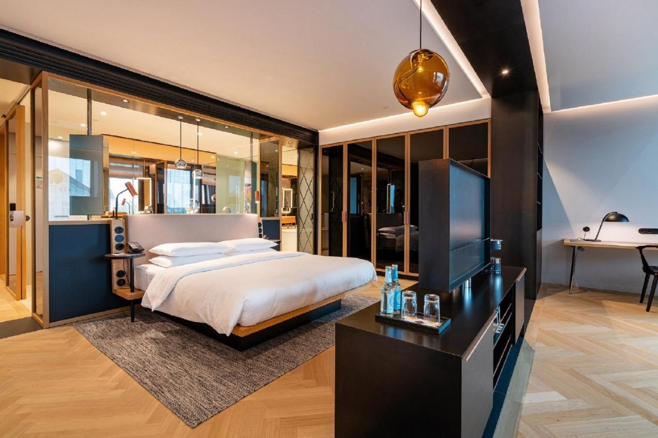 Andaz Munich Schwabinger Tor, By Hyatt Munique Exterior foto A bedroom at the hotel