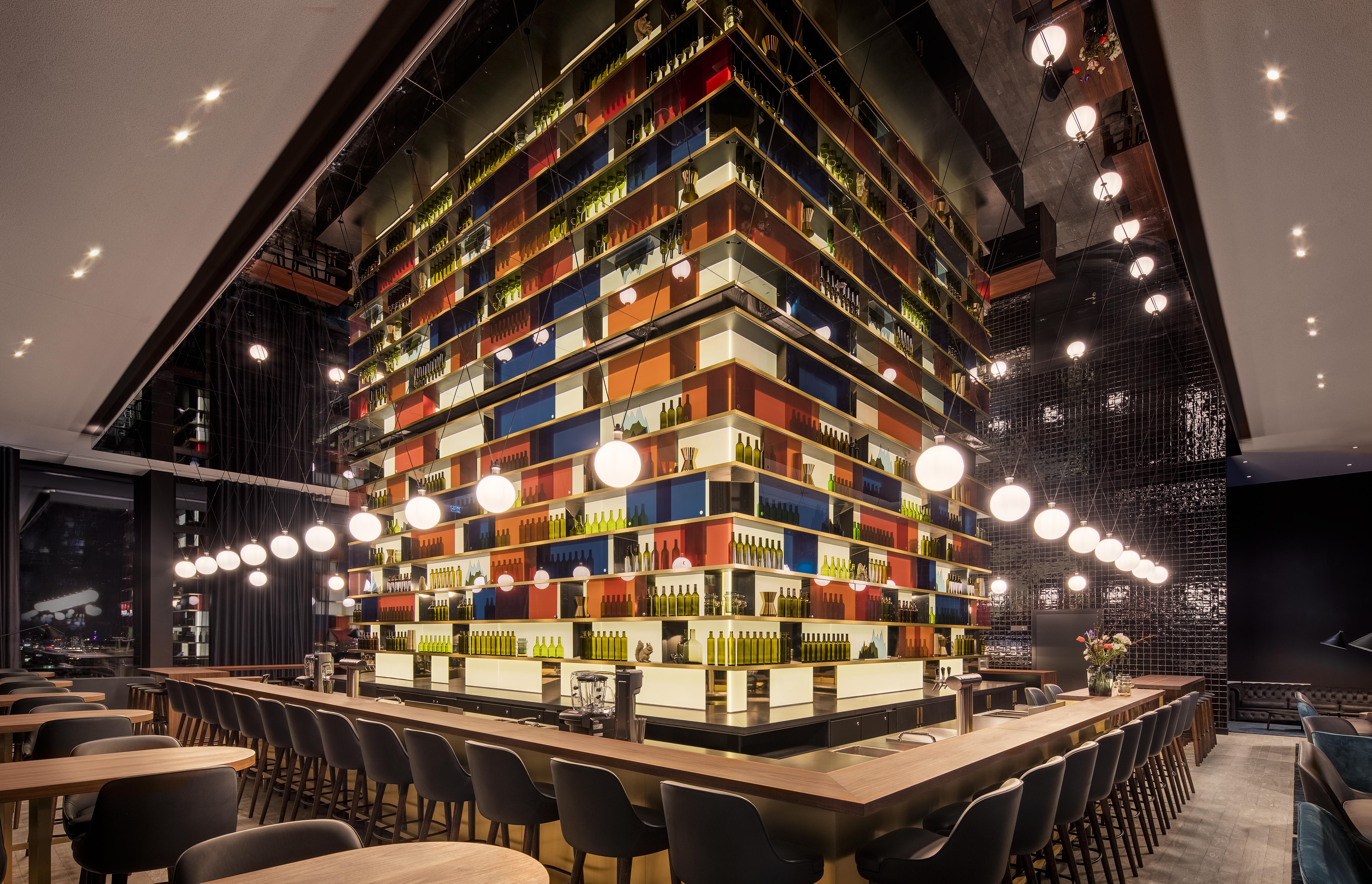 Andaz Munich Schwabinger Tor, By Hyatt Munique Exterior foto The bar at the restaurant
