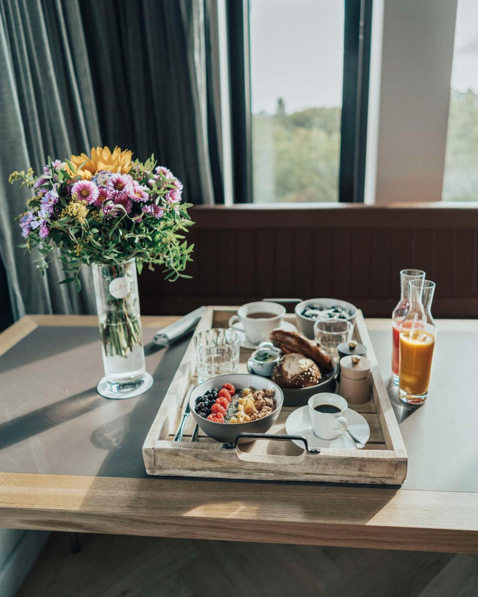 Andaz Munich Schwabinger Tor, By Hyatt Munique Exterior foto Room service