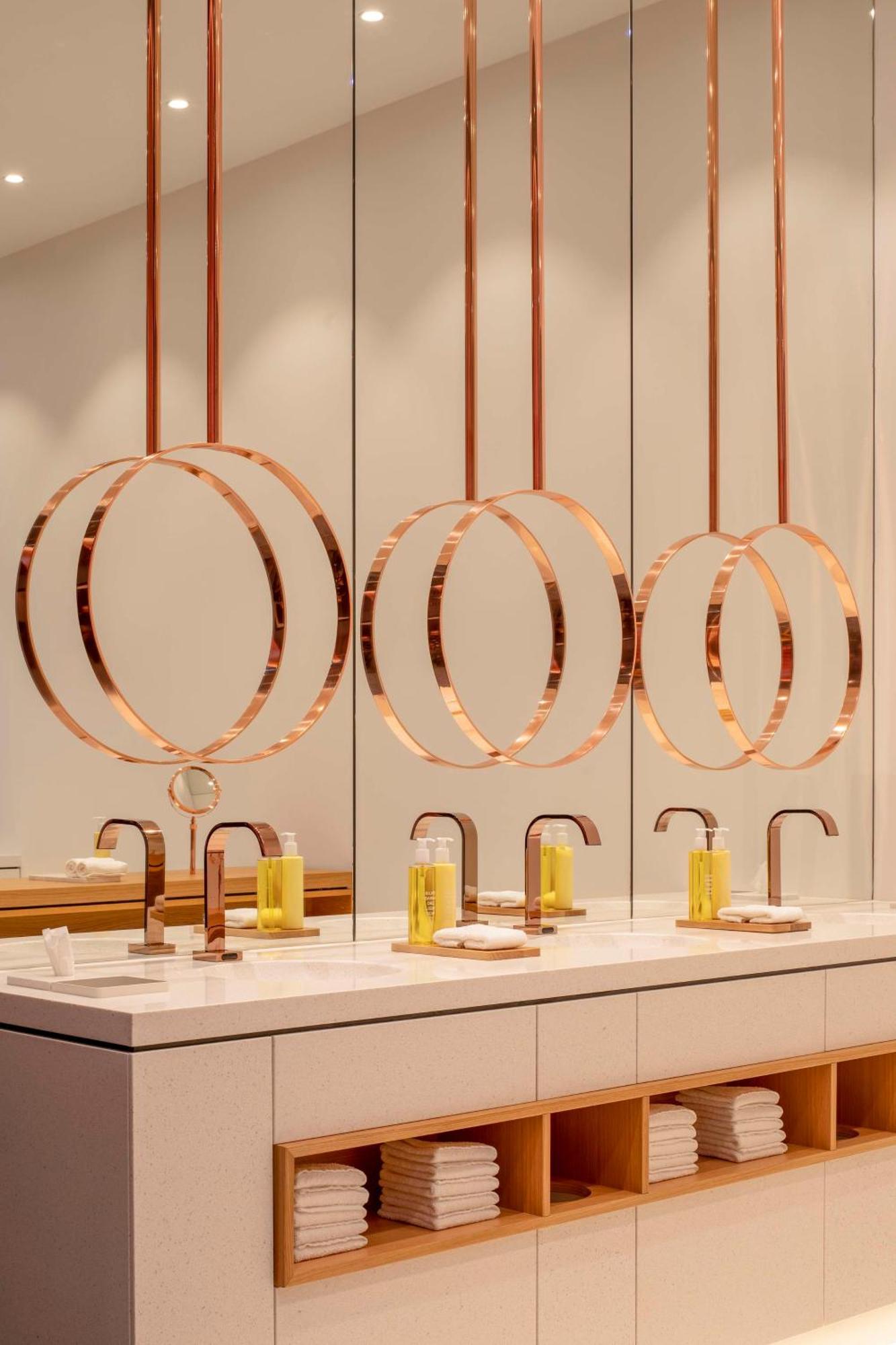 Andaz Munich Schwabinger Tor, By Hyatt Munique Exterior foto Bathroom fixtures