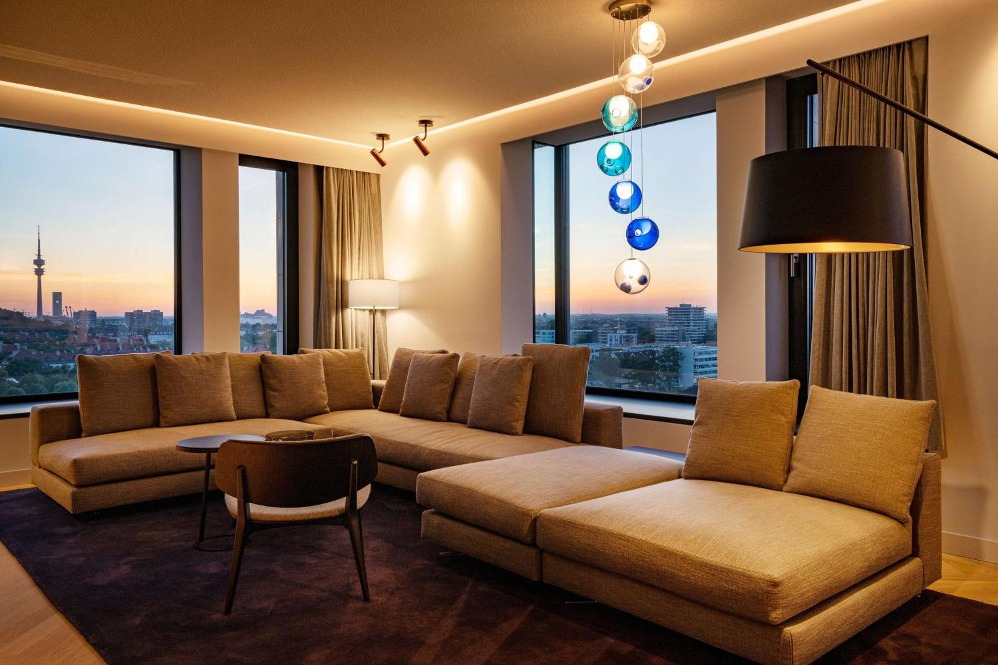 Andaz Munich Schwabinger Tor, By Hyatt Munique Exterior foto A living room at the hotel