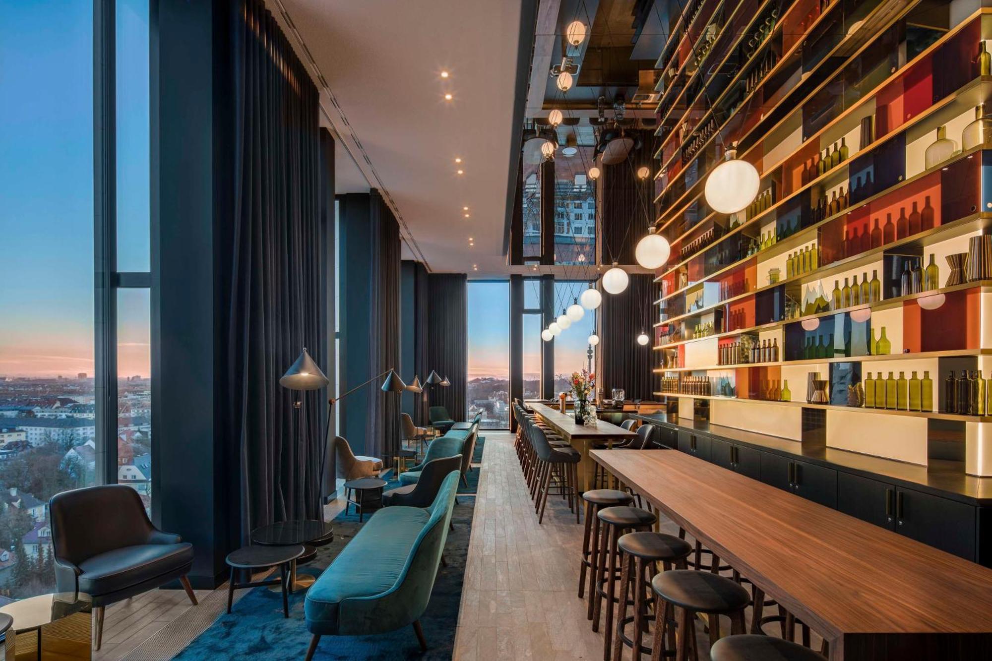 Andaz Munich Schwabinger Tor, By Hyatt Munique Exterior foto The bar at the 101 Skybar