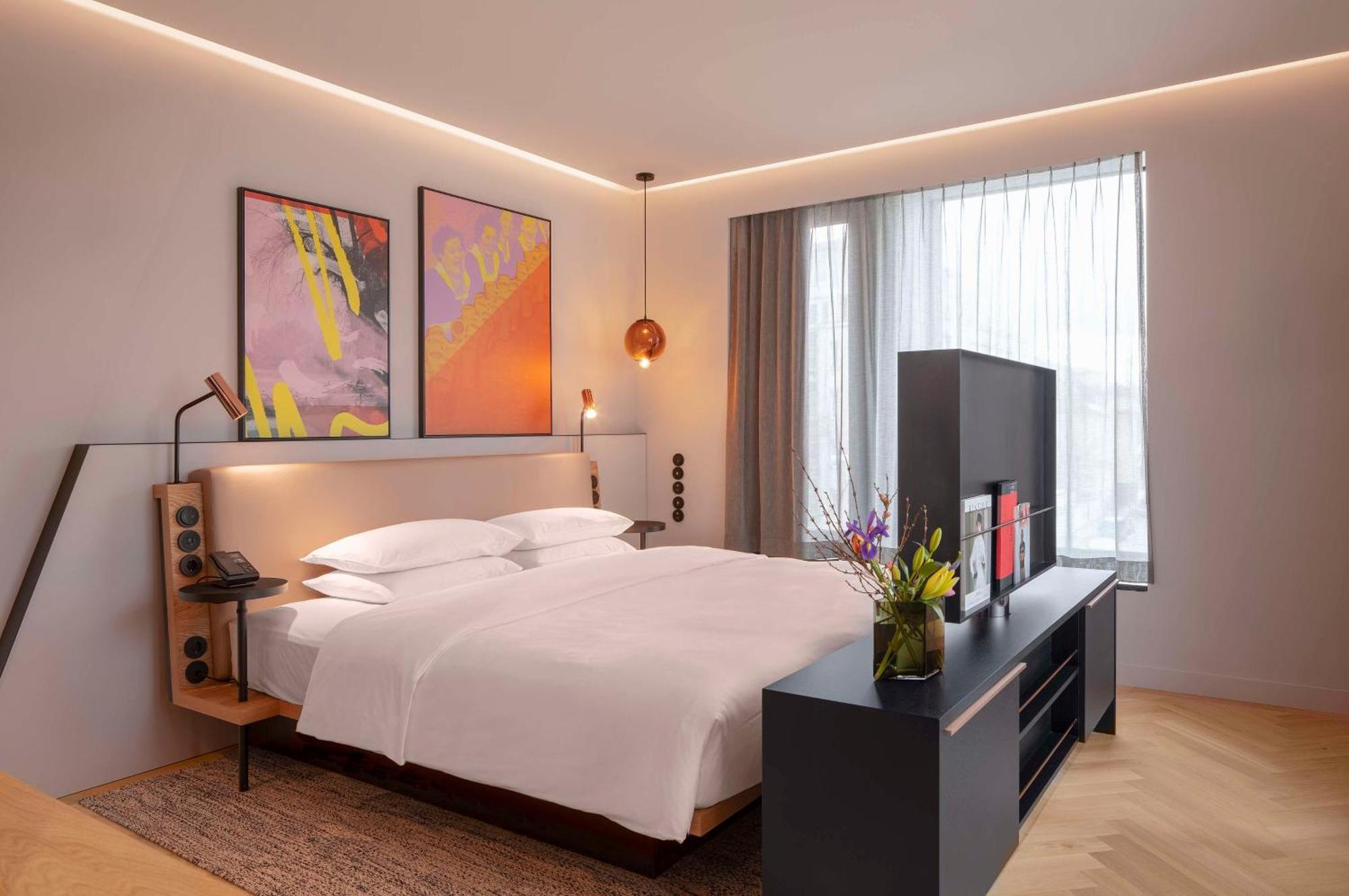 Andaz Munich Schwabinger Tor, By Hyatt Munique Exterior foto A bedroom at the hotel