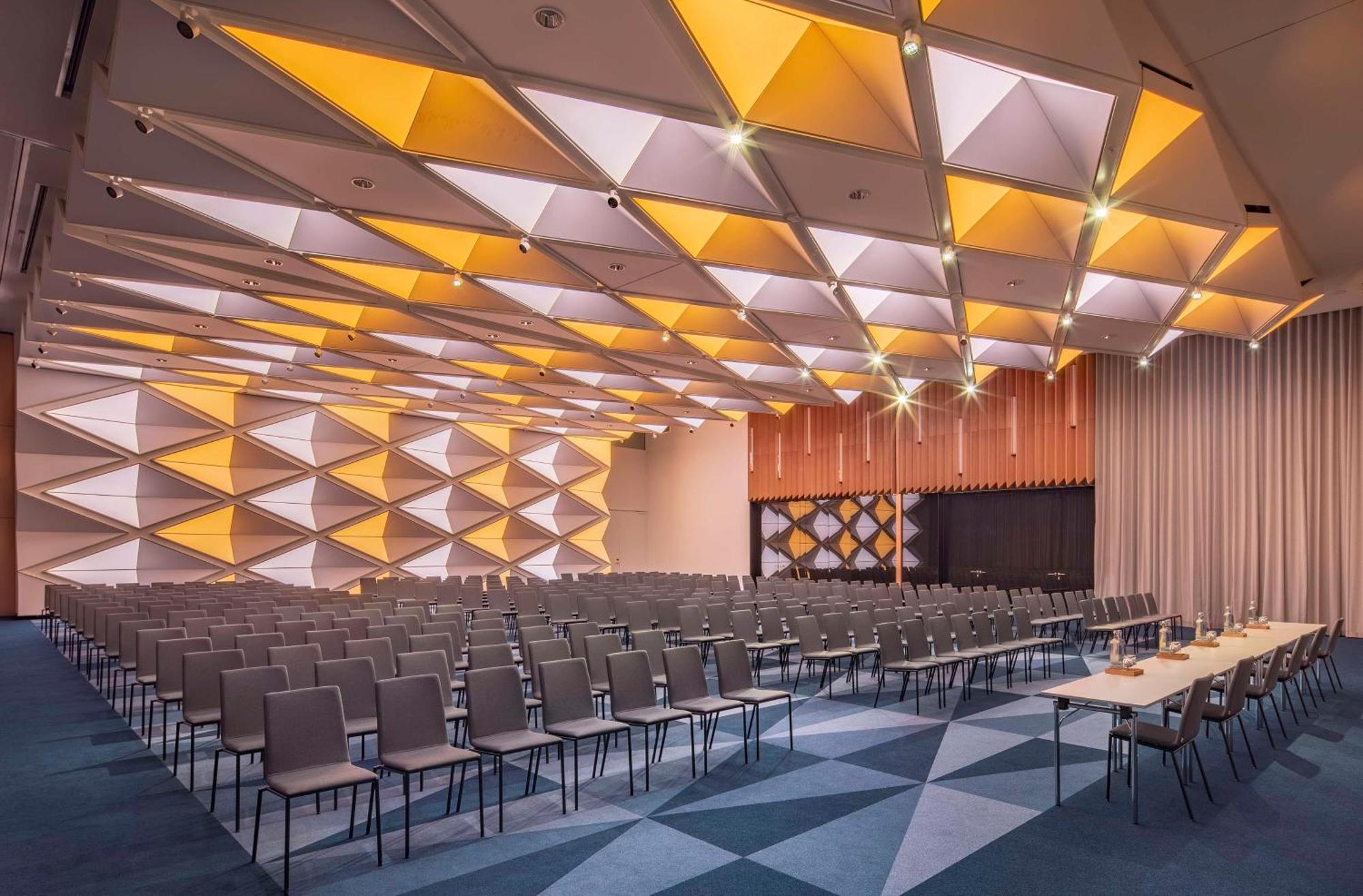Andaz Munich Schwabinger Tor, By Hyatt Munique Exterior foto The interior of the conference centre